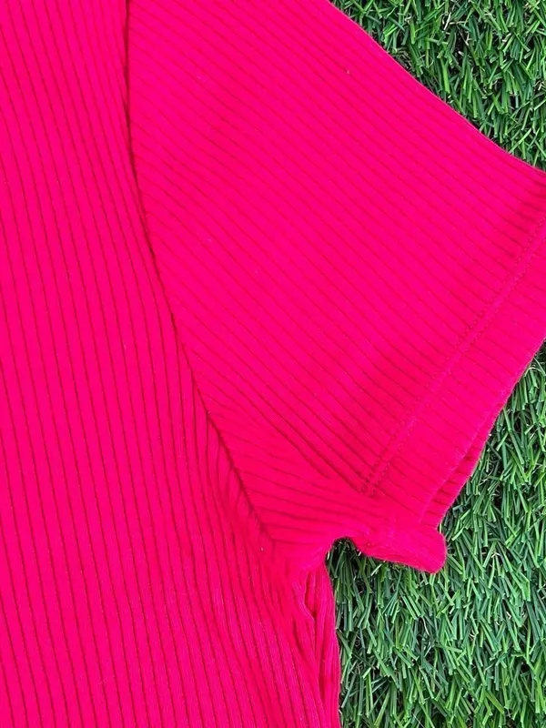 Hot pink Uniqlo ribbed tee. - Image 5