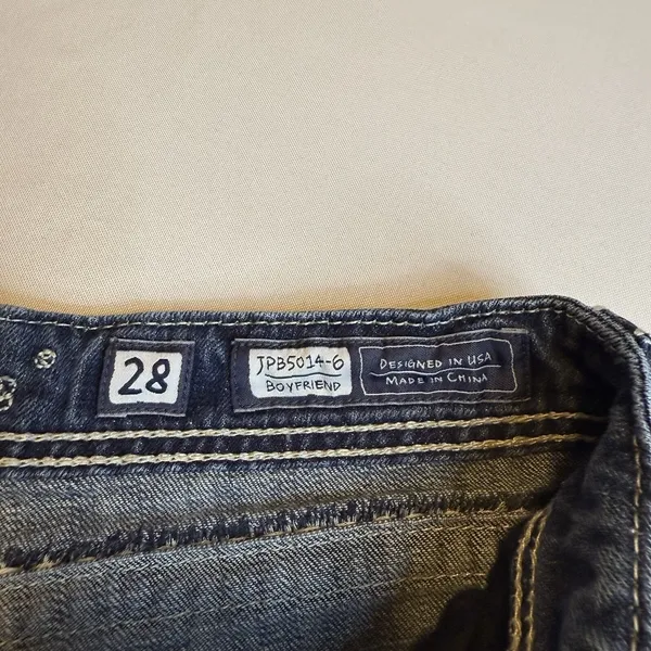 Miss Me Modelo Boyfriend Distress Mid Rise Dark Wash 6 Cropped Denim Jean Capri - Image 10