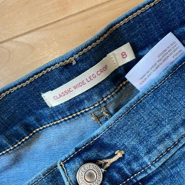 Levi’s regular wash classic wide leg crop red tag jeans - Image 8