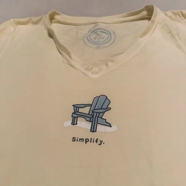 Life Is Good Crusher T-Shirt Womens M Simplify Yellow short Sleeve beach chair - Image 3