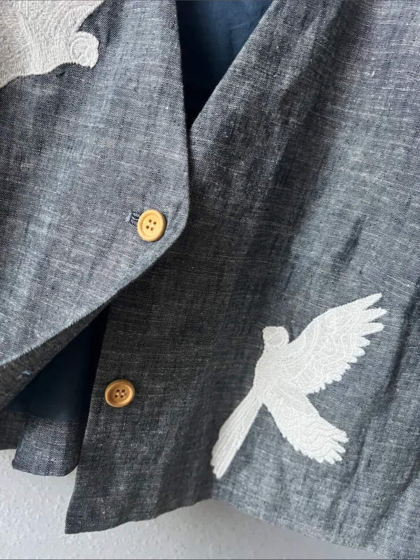 Sleeveless Denim-Effect Cropped Vest with White Bird Appliqué - Image 5