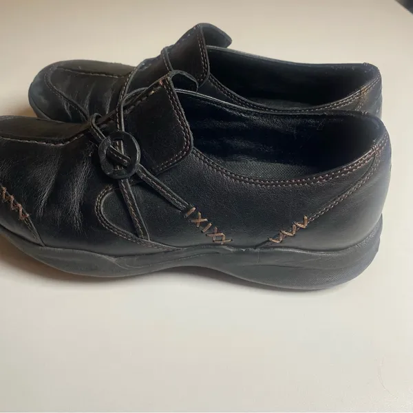 Clarks Black Leather Slip-On Comfort Loafers‎ size 7 - Image 3