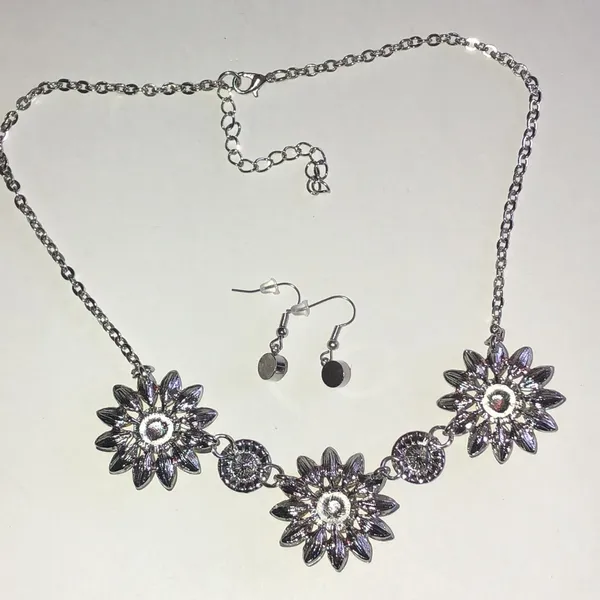 Sunflower Yellow Crystal Silver Tone Necklace and Earring Set - Image 5