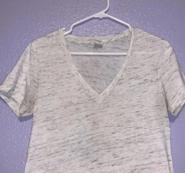 Victoria’s secret light gray medium V-neck short sleeve shirt - Image 4