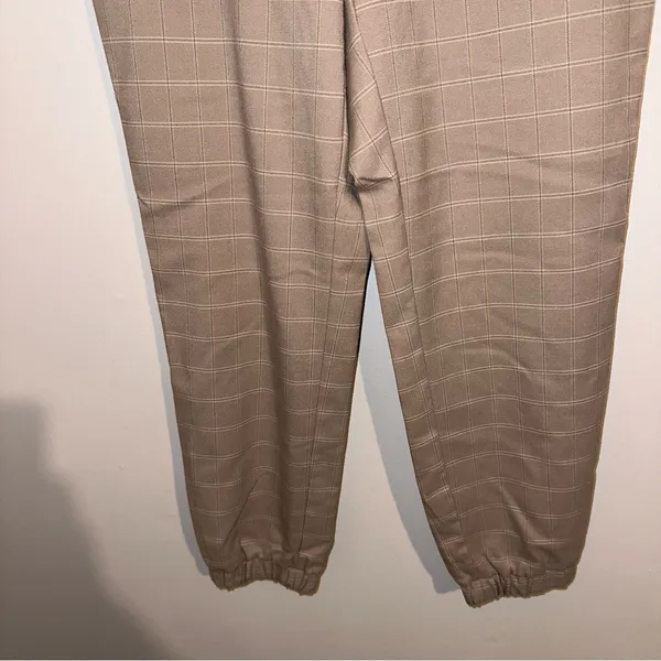 Nine West Tan, Beige, white Plaid Casual women’s Joggers Size Medium - Image 11