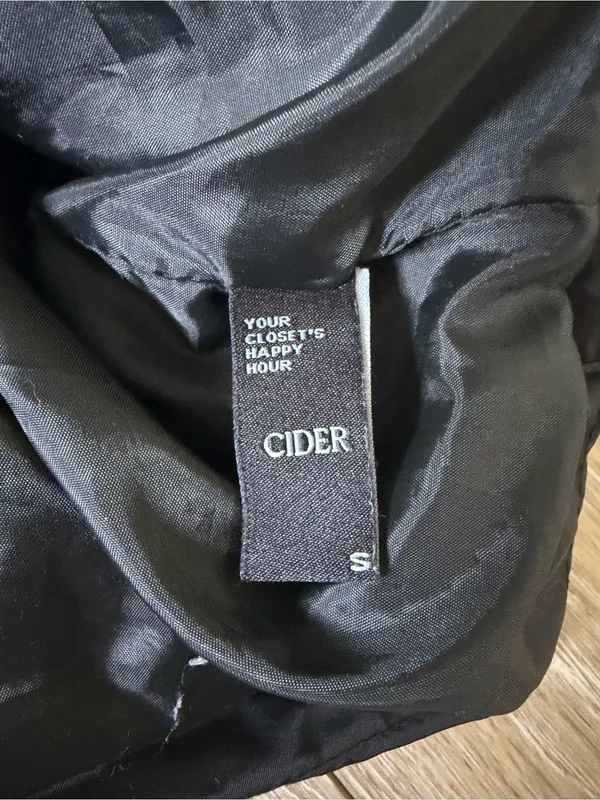 Cider Women’s Black Puffer Jacket - Image 4