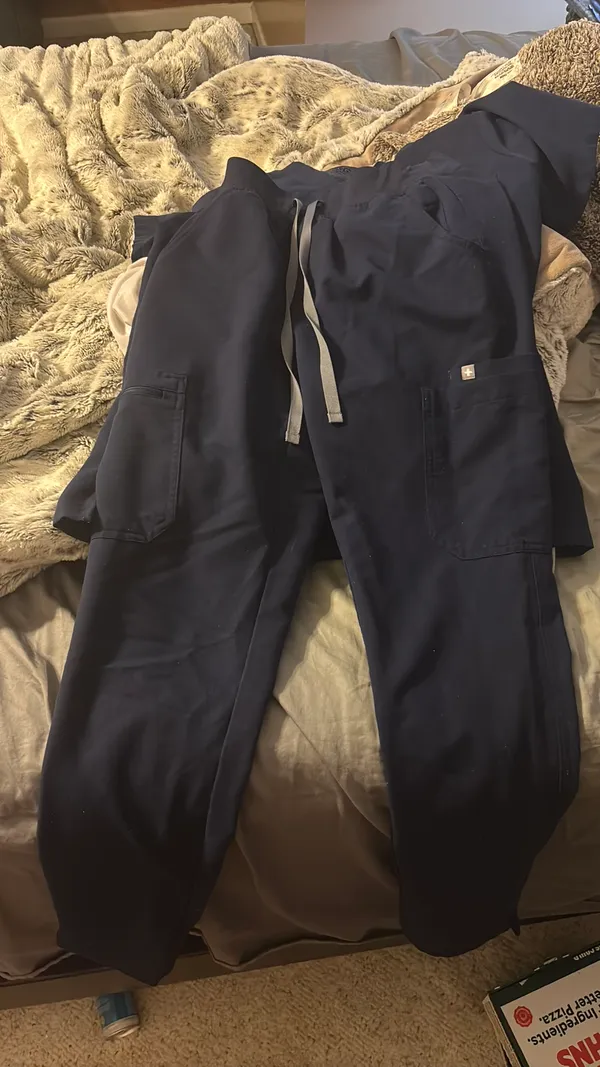 figs navy blue scrub set - Image 3