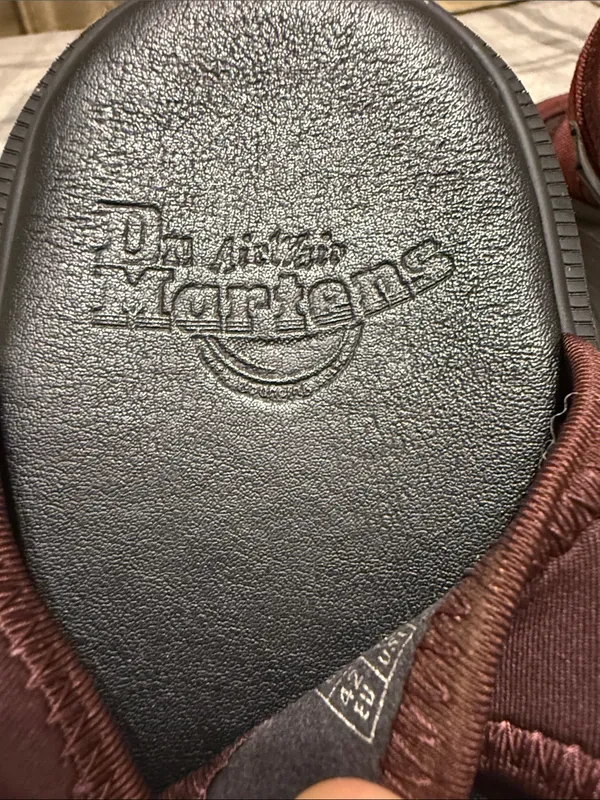 Dr. Martens Effra 9W 10Mens Black Insole with Burgundy Trim - Image 6