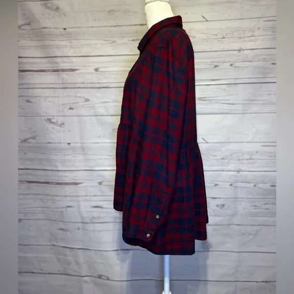 American Eagle Outfitters Large Red & Navy Plaid Button-Up - Image 2