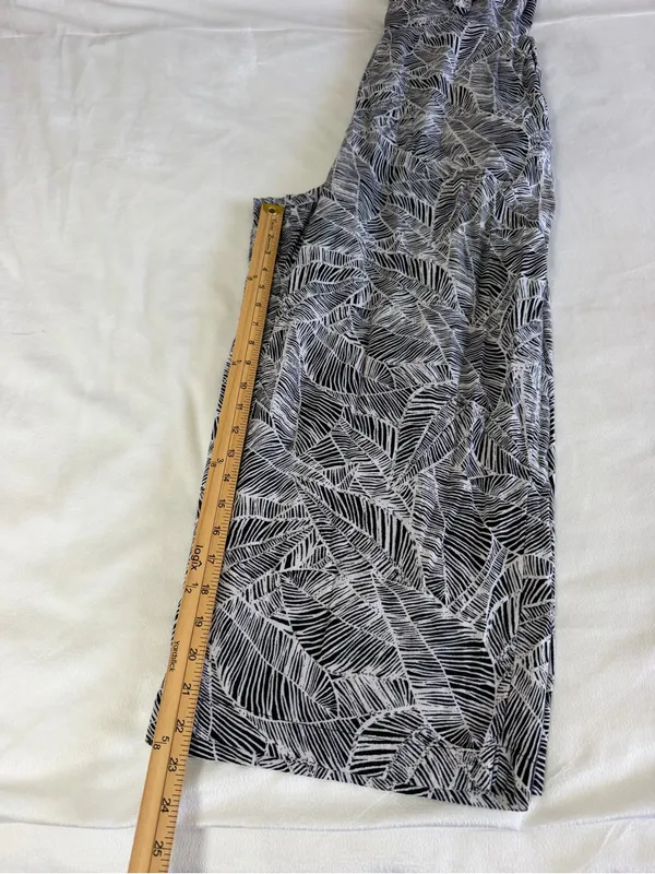 Old Navy Black & White Printed Cropped Jumpsuit - Image 9