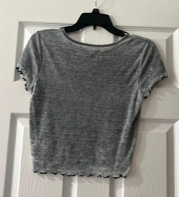 American Eagle Grey Ruffle Baby Tee Small - Image 2