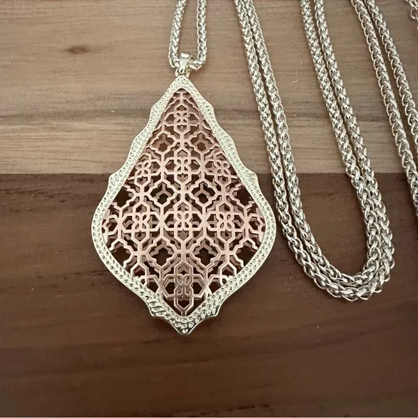 NWT Kendra Scott Aiden Filigree Pendant Necklace Gold Chain & Rose Gold Tone - Image 4