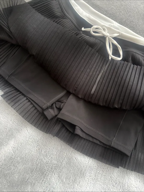 EUC Offline by Aerie Black Tiered Pleated Skort Size M - Image 3