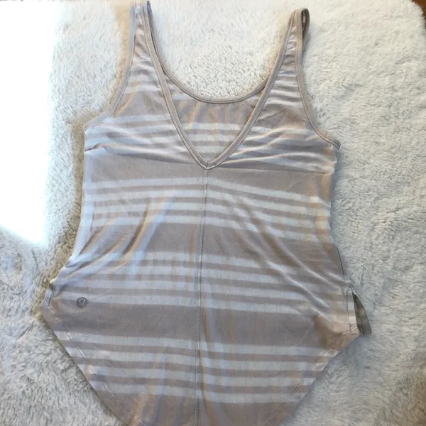Lululemon tank top size 4 - Image 3