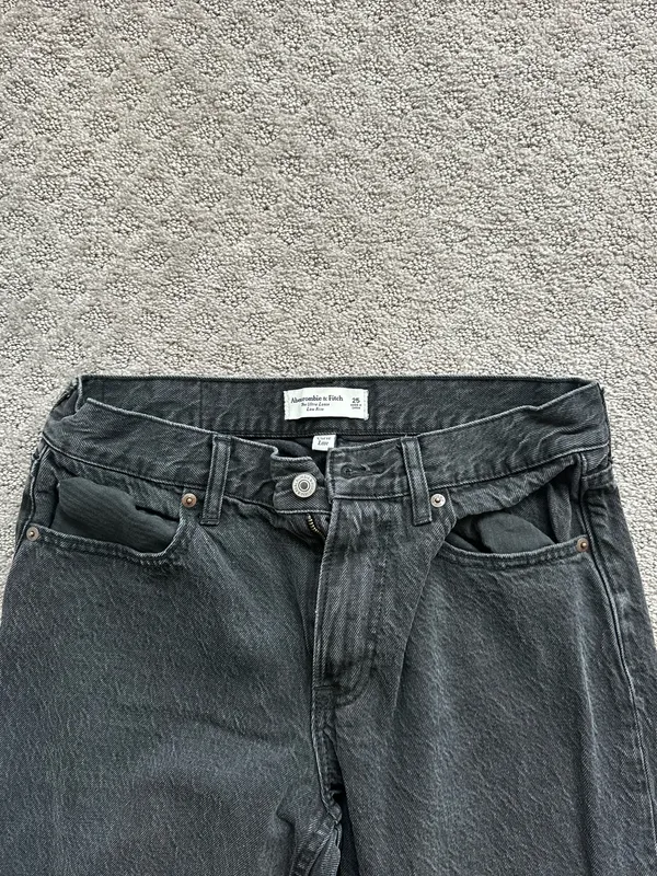 Abercrombie Low-Rise Ultra Loose Jeans - Image 4