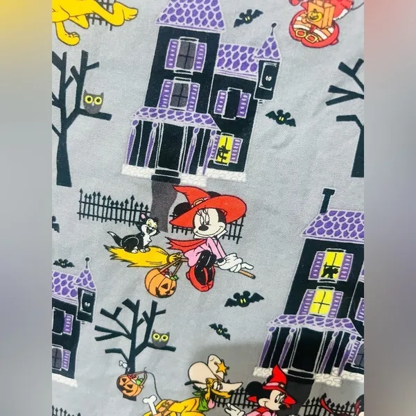 Disney Halloween Size L Multicolored Scrub Top Mickey Minnie Goofy Like new - Image 7