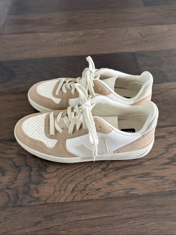 Veja V-10 Leather White Natural Sahara Sz 7/38 - Image 7