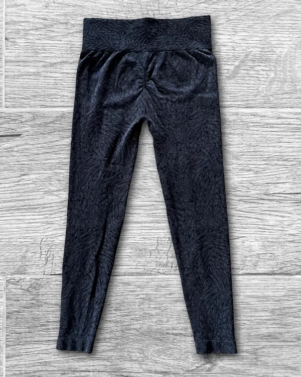 Gymshark Black Textured Seamless Scrunch Leggings Size L - Image 2
