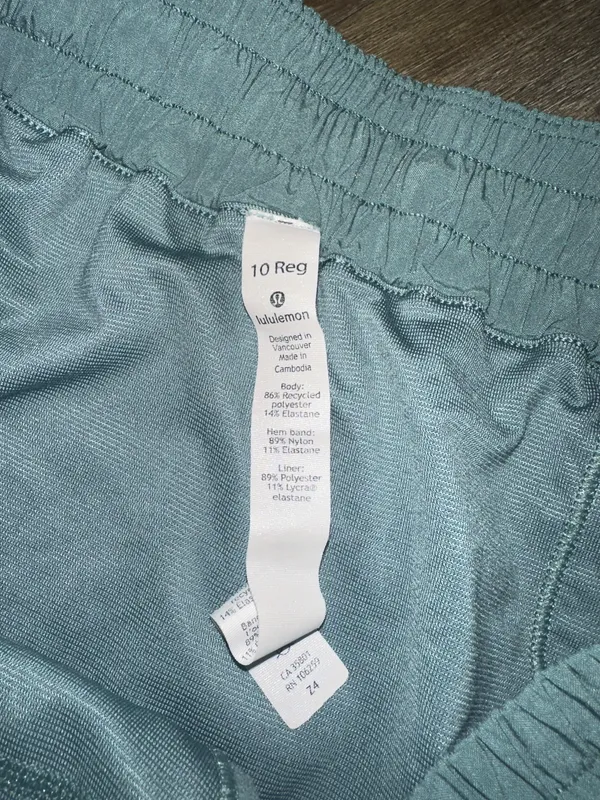Lululemon Hotty Hot Shorts 2.5” Green - Image 3