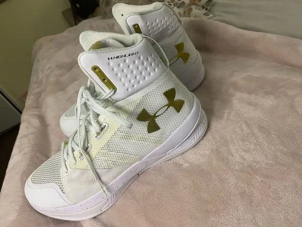 Under Armour UA Highlight Ace 2.0 White Gold Volleyball Womens Size 10 - Image 4