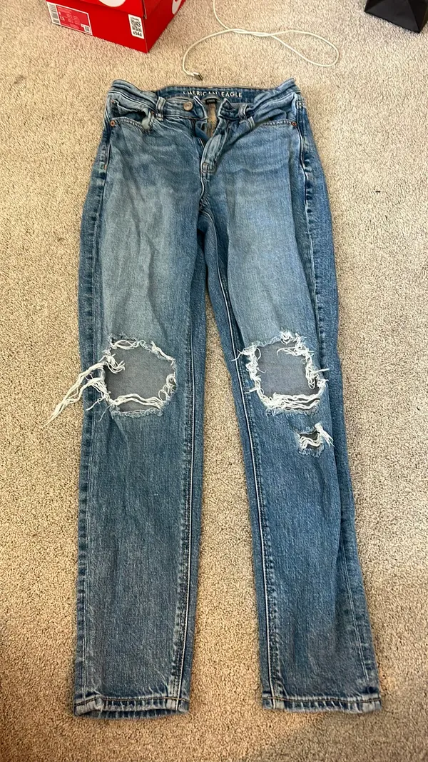 American Eagle Mom Jeans - Image 3