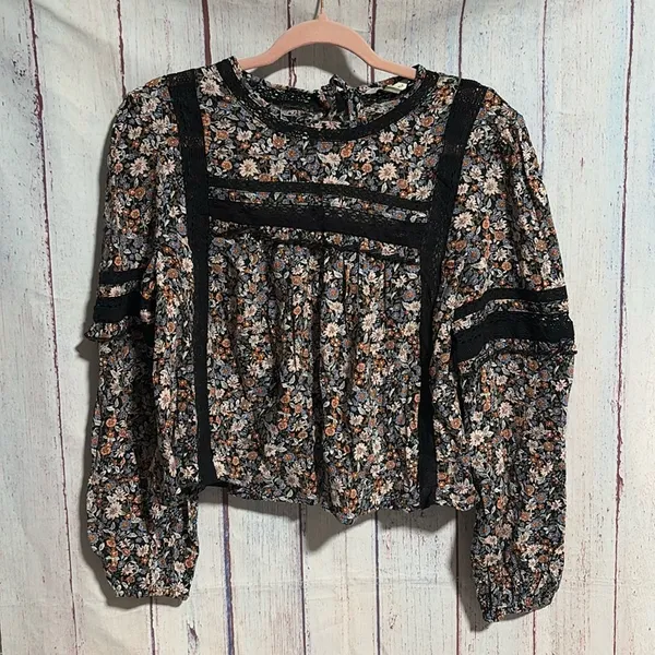 NWT American Eagle Outfitters Floral and Lace Open Back Blouse - Image 3