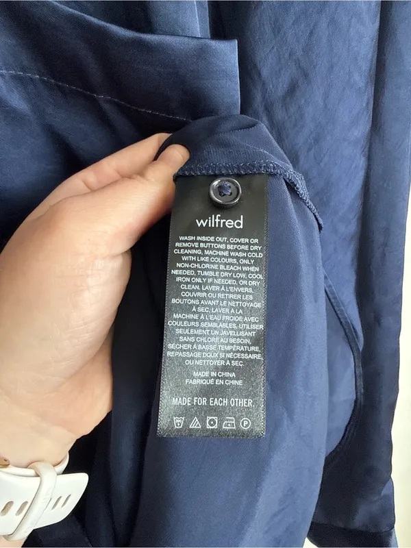 Wilfred by Aritzia Satin Button Down Blouse Navy Blue Women's Medium NWT - Image 10