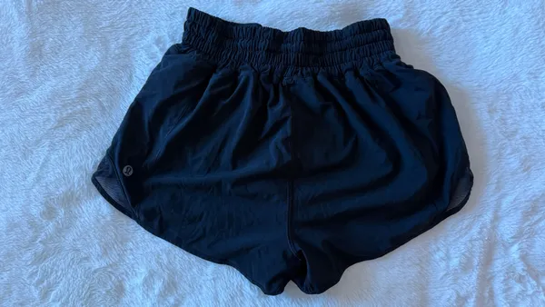 Lululemon Hotty Hot Shorts 2.5" - Image 2