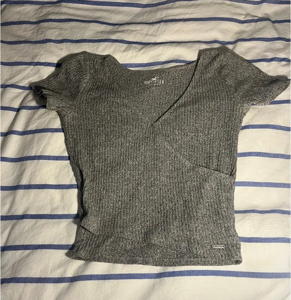Grey Hollister Co. short sleeve top size XS - Image 2