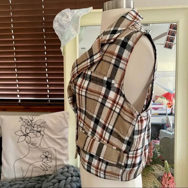 Boutique NEW ‘Posh In Plaid’ Vest - Image 8