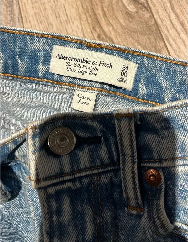 Abercrombie Ultra High-Rise Straight Jeans Curve Love - Image 3