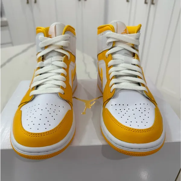 Jordan 1 Mid- University Gold - Image 4