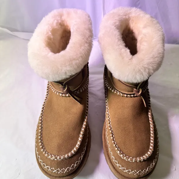 UGG Tan Winter Boots with Cream Fur - Image 3