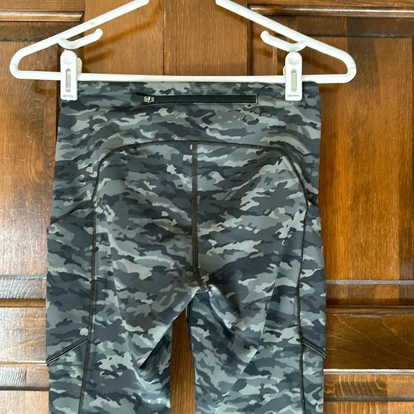 Lululemon Speed‎ Up Mid Rise Legging Size 4 Camouflage Evergreen Camo Green - Image 6