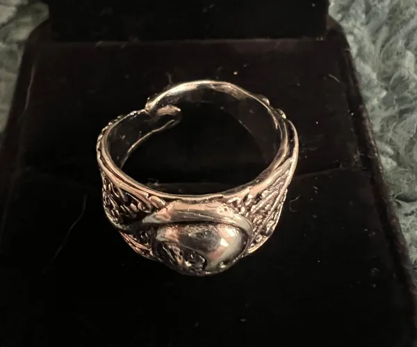 Women’s Stainless Steel Silver Band Size 7 - Image 2
