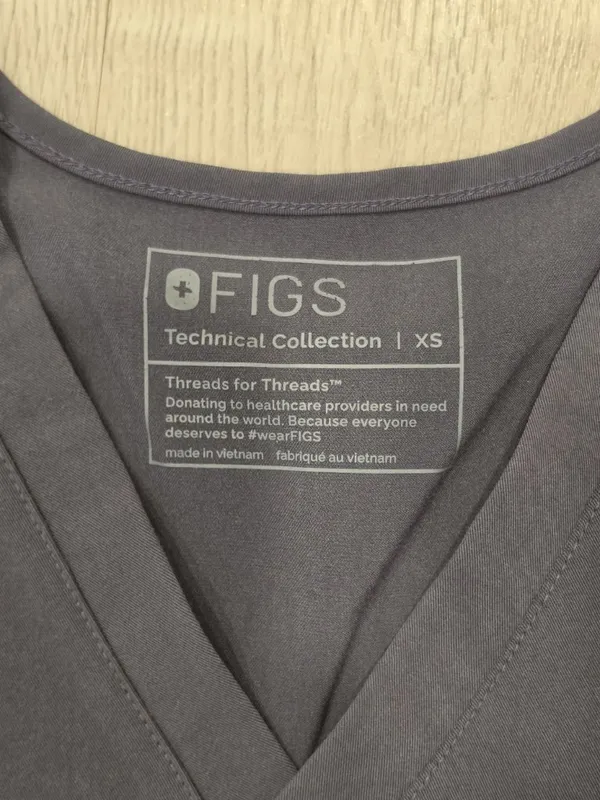 Figs Technical Collection Women’s XS Graphite V-Neck Scrub Top With Pocket - Image 3