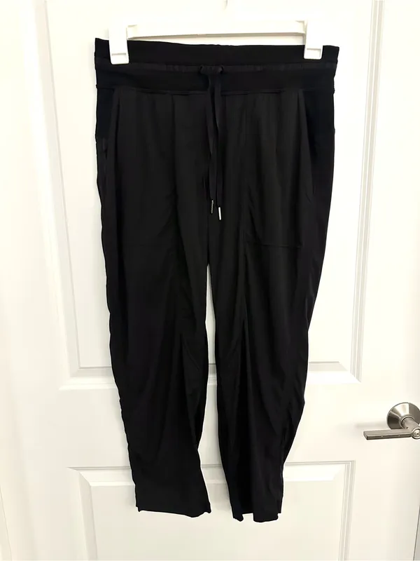 Lululemon Dance Studio Crop *25" Black Size 8 - Image 5