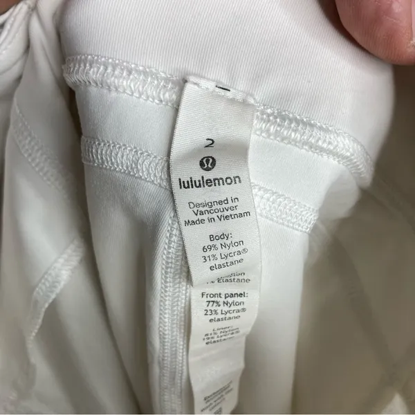 Lululemon white cropped leggings with mesh sides‎ size 2 - Image 8
