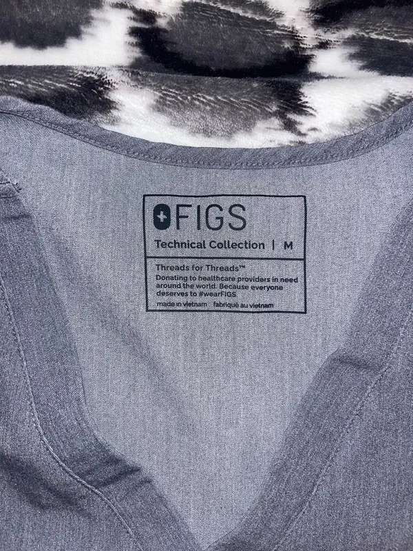 FIGS Scrub Top One-Pocket Catarina - Image 3