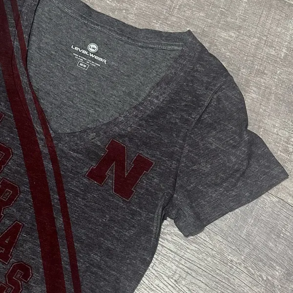 Level Wear University Of Nebraska Huskers V-Neck Shirt Juniors M Dark Grey NCAA - Image 3