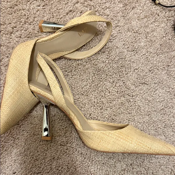 Zara Women's Beige Textured Slingback Heels - Image 3