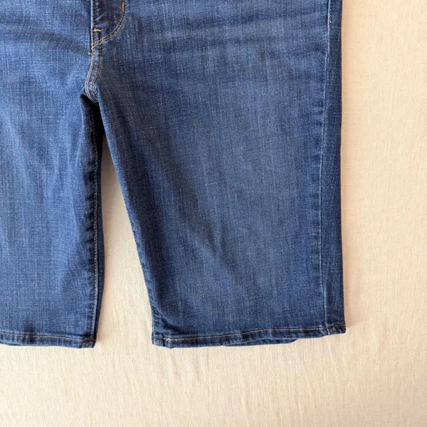 Levi's Classic Bermuda Shorts 33 Dark Wash Denim Jorts 90s Style - Image 4