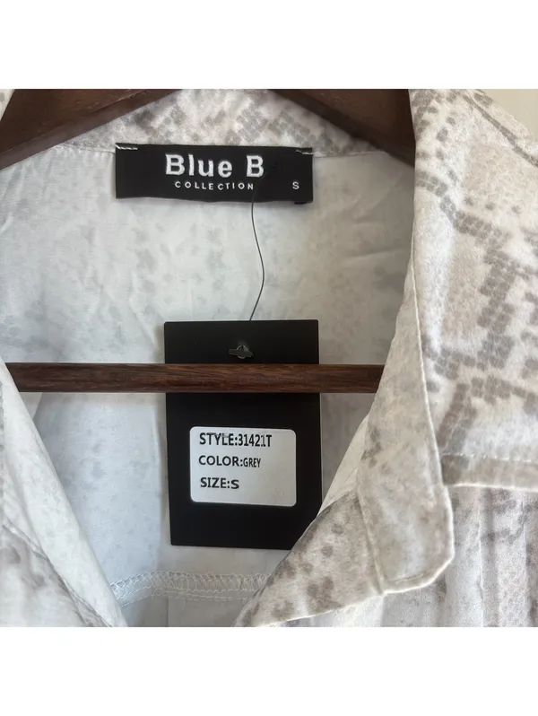 NWT Blue B Collection Womens Small Grey Snakeskin Satin Button Down Blouse Shirt - Image 2