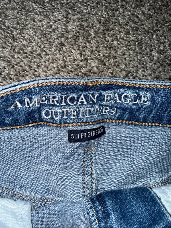 American Eagle Outfitters Women's Super Stretch High-Waisted Distressed Raw Hem Shortie Jean Shorts Size 6 - Image 2