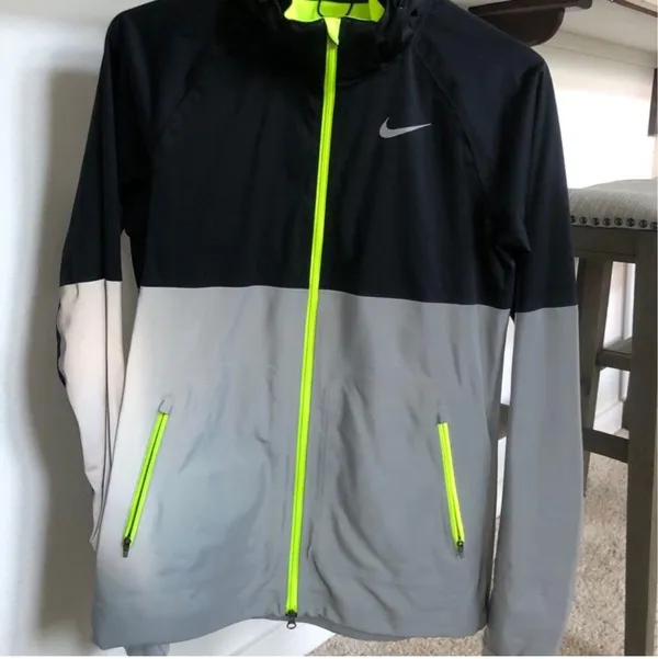 Nike Reflective Jacket Women’s Running - Image 2