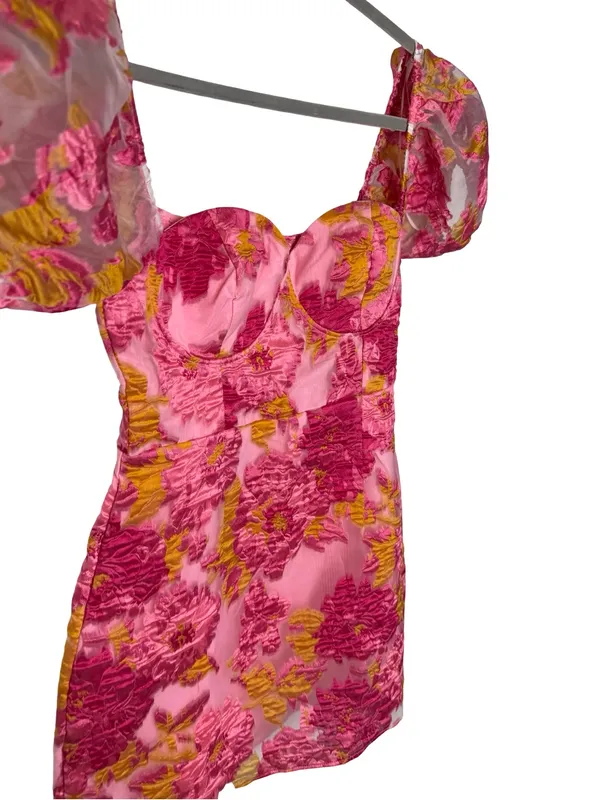 🌸💖 Lulu’s Pink Floral Jacquard Puff Sleeve Mini Dress NWT Size Medium 💖🌸‎ - Image 3