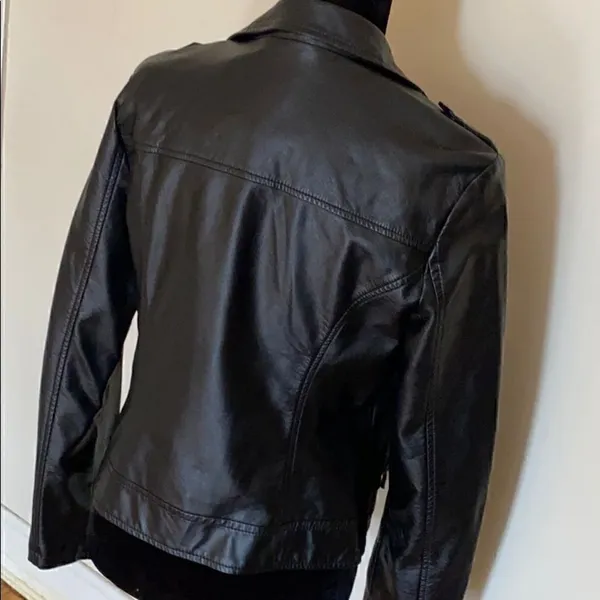 Ashley outerwear faux jacket EUC - Image 3