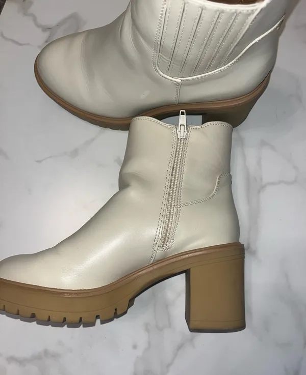Universal Threads White/cream boots ankle - Image 4