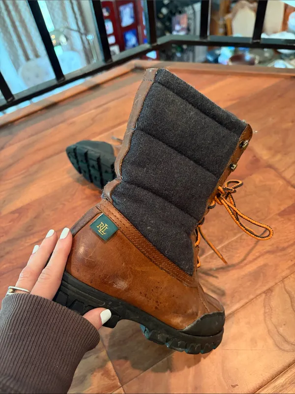 Lauren Ralph Lauren Quinlyn Lace-Up Snow Boots Size 6.5 B - Image 4