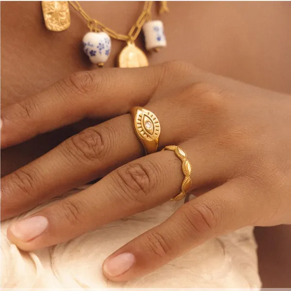 Gold Women's Ring Size 6 - Image 6